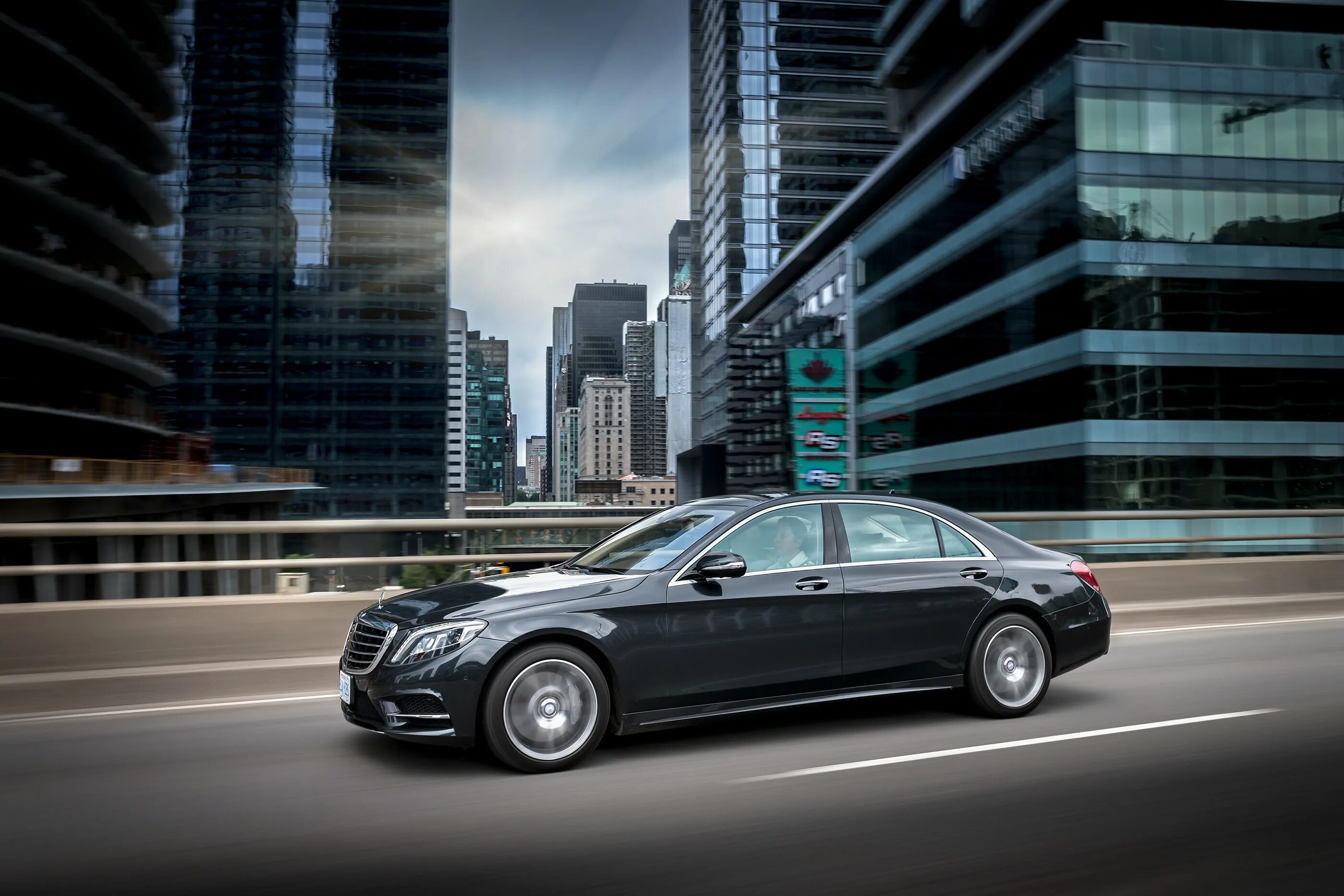 Такси бизнес класс москва. Мерседес е200 бизнес класс 2023. Бизнес автомобиль москва. 222 мерседес такси. Автомобили бизнес класса.