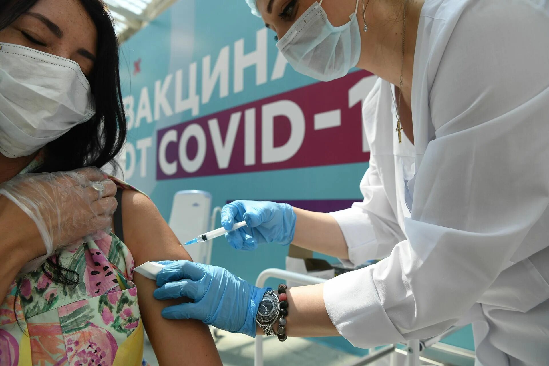 Вакцинация. Коронавирус вакцинация. Вакцинация в Москве. Вакцинация фото. Признанная вакцина