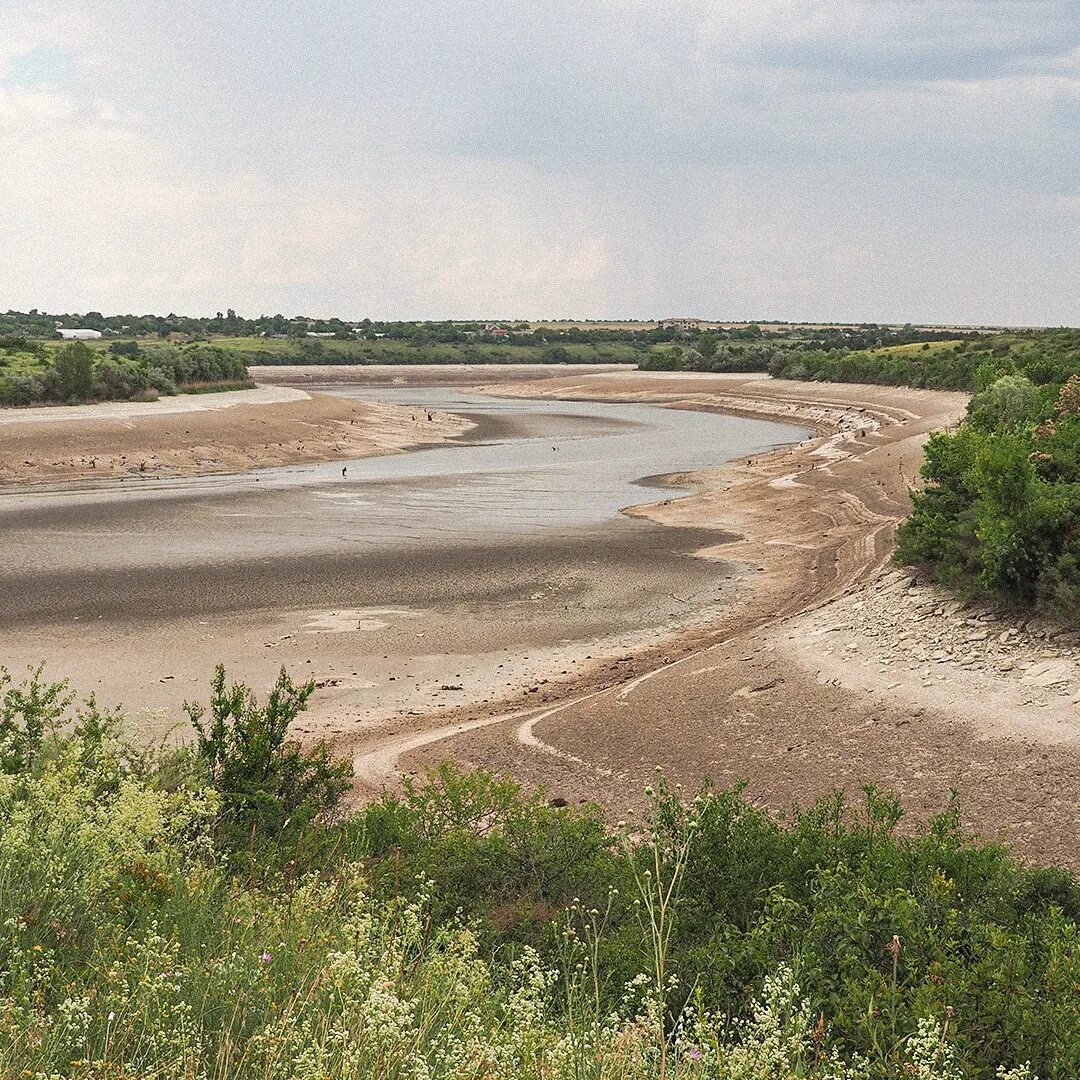 Водохранилище. Каховсуое водохранилище. Каховское водохранилище сейчас. Обмеление Каховского водохранилища. Как выглядело каховское водохранилище