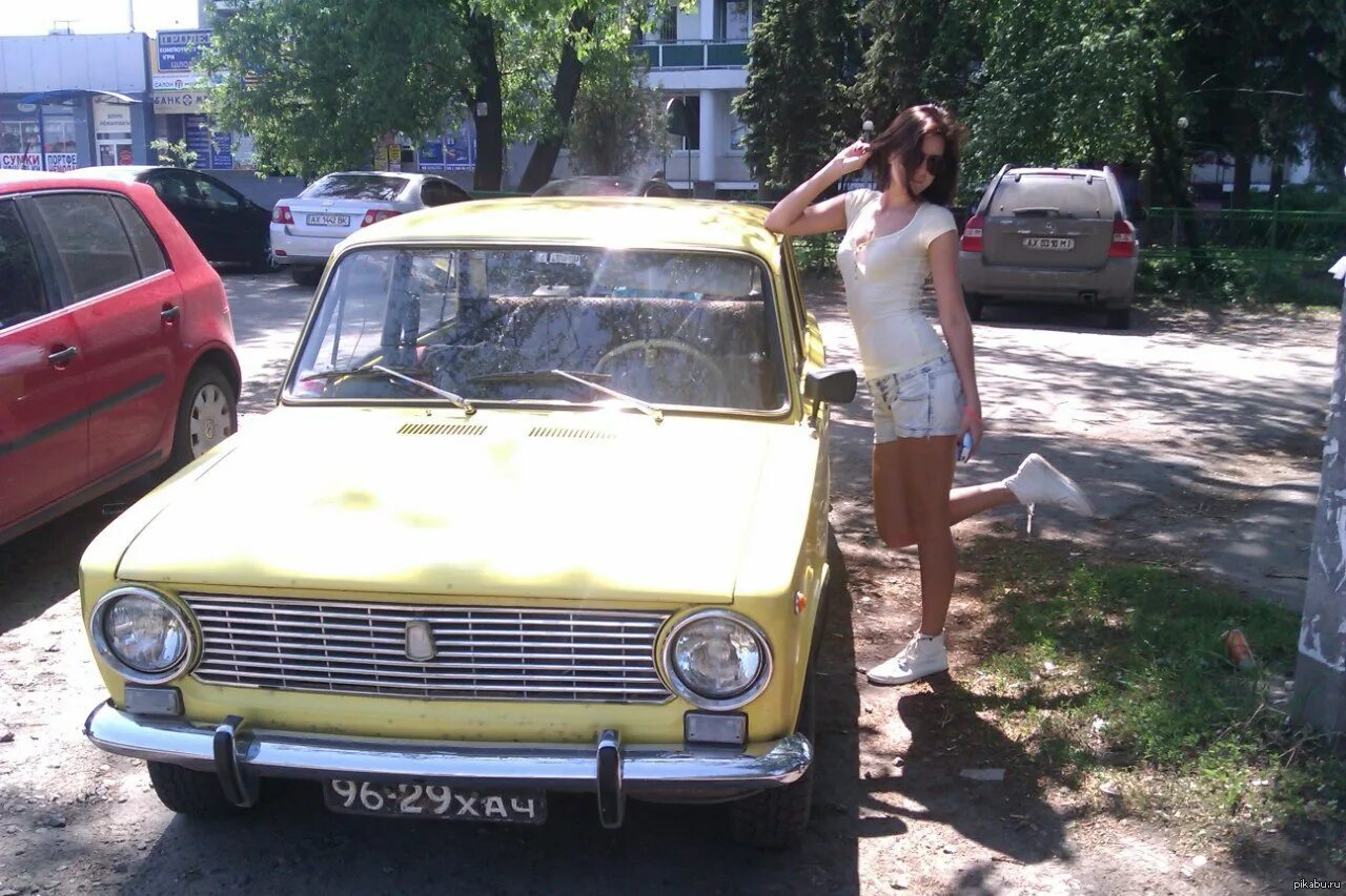 Насосала подругу. Картинка насосала. насосала на авто. недососали. насосала на запорожец.