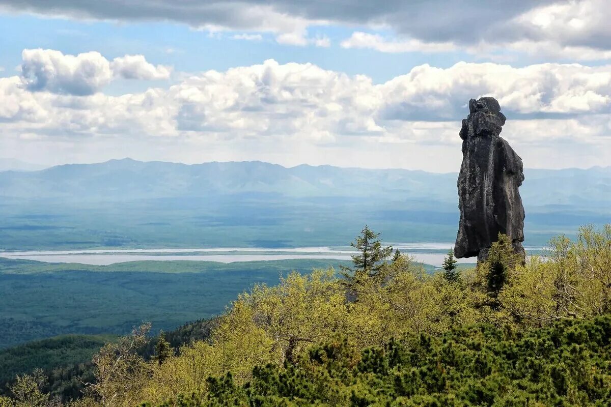 Амурские столбы Хабаровского края. Шаман гора Хабаровский край. Амурские столбы Комсомольск на Амуре. Амурские столбы Хабаровского края шаман. Места в хабаровском крае