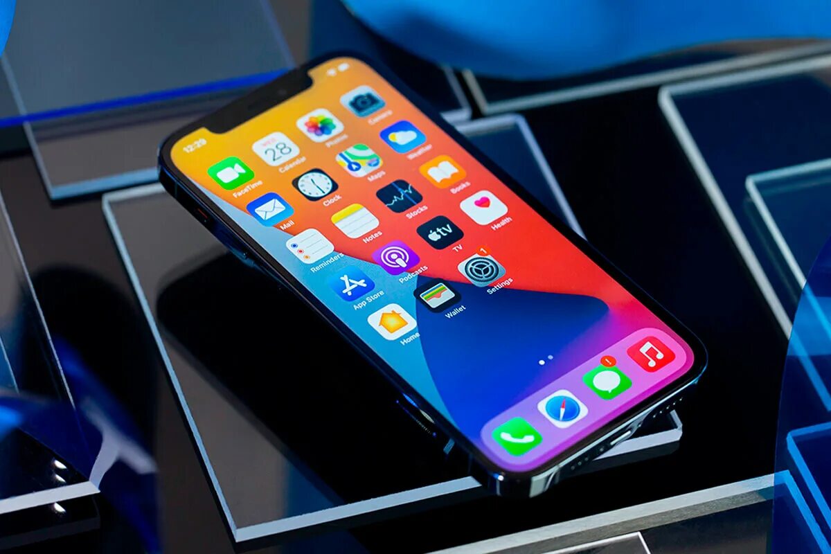 Когда выйдет ios 18 на 11 айфон. Iphone 14. iphone 14 pro. iphone 2. реклама айфона.