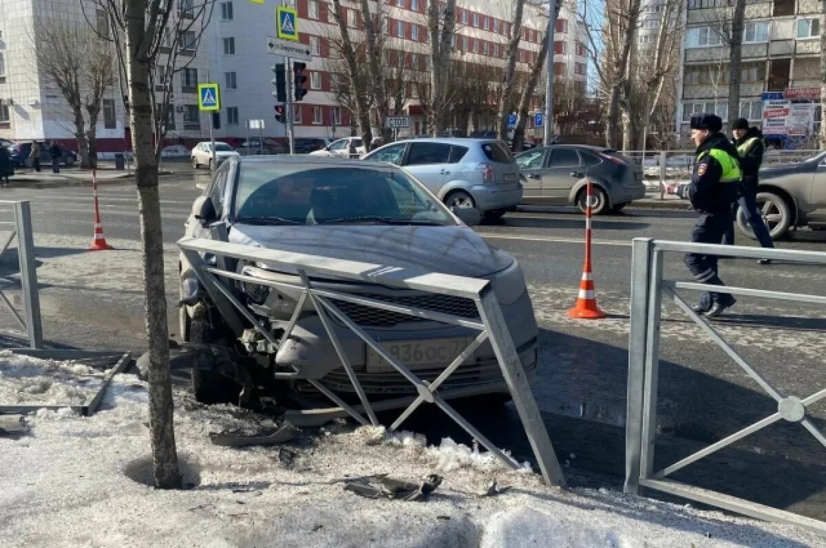 Большие пробки у Лесобазы и на объездной дороге из-за ДТП в Тюмени. Фото nashgor