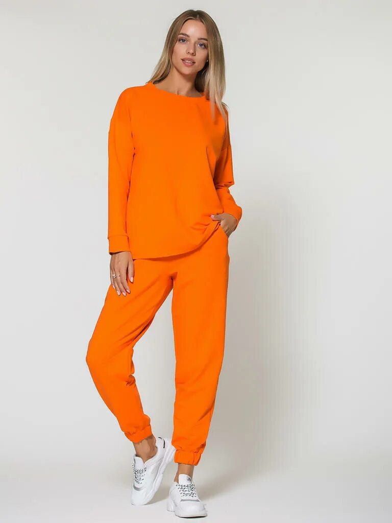 Оранжевый спортивный костюм. Оранжевый спортивный костюм женский. Ярко оранжевый спортивный костюм. Спортивный костюм женский оранжевого цвета.