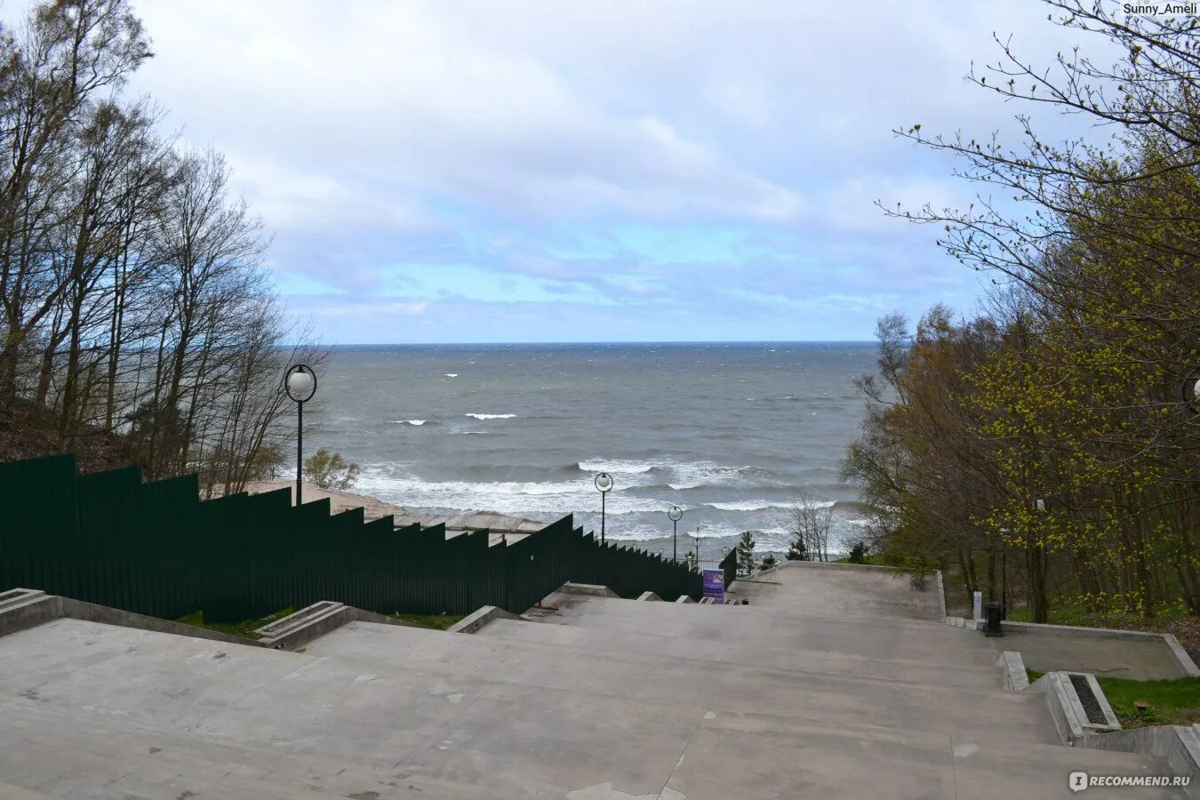 Калининград светлогорск зеленоград балтийское море. Балтийский берег куршская коса. Пирс в зеленоградске калининградской области. Светлогорск в апреле. Зеленоградск куршская коса.
