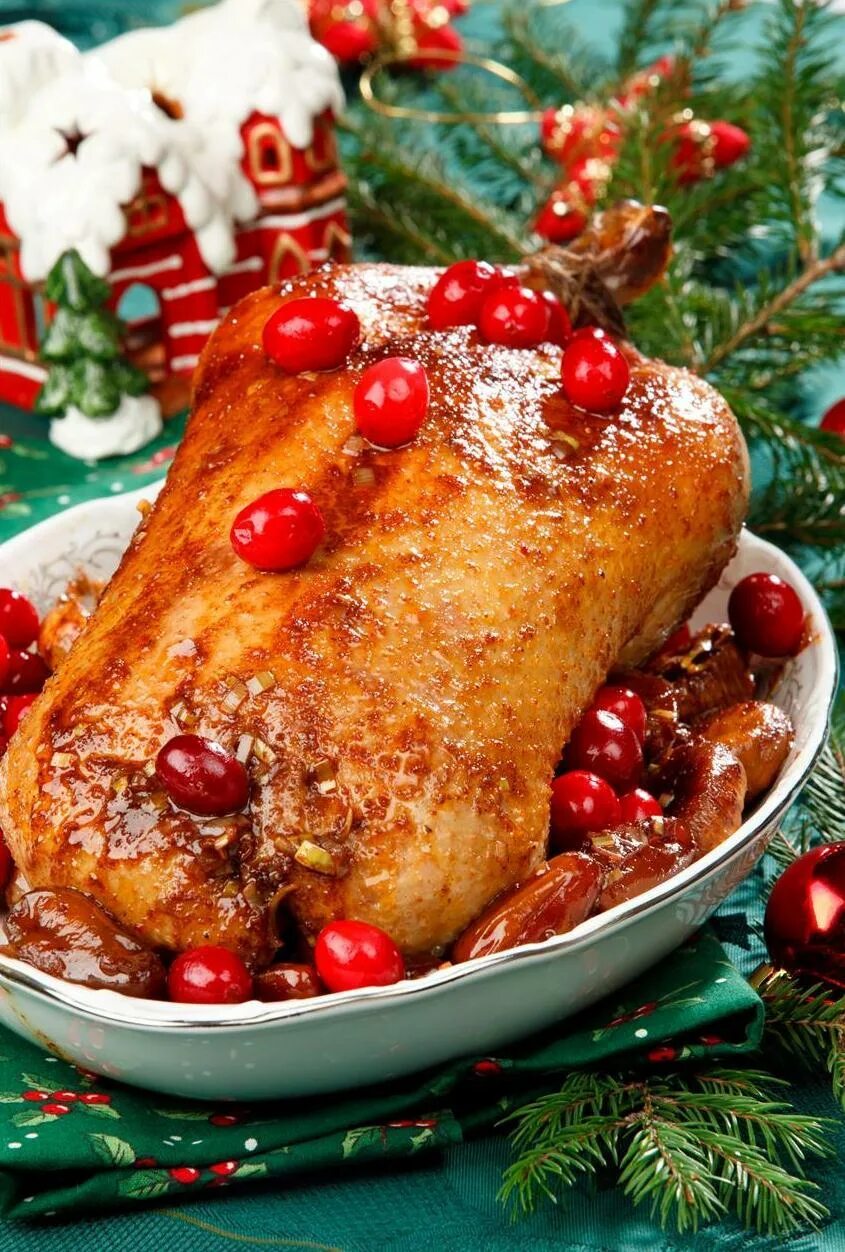 Праздничная курица фото. Курица на праздничный стол. рождественские блюда. мясо на новогодний стол. рождественский гусь.