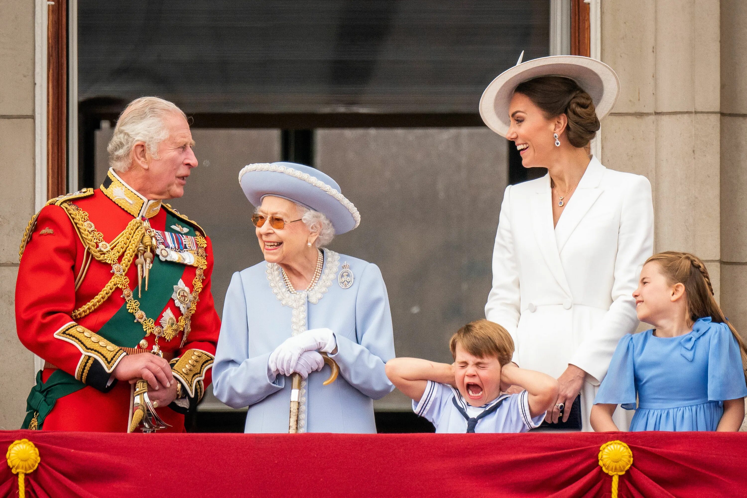 Уэльские сегодня последние новости принц и принцесса. Платиновый юбилей королевы принц Луи.