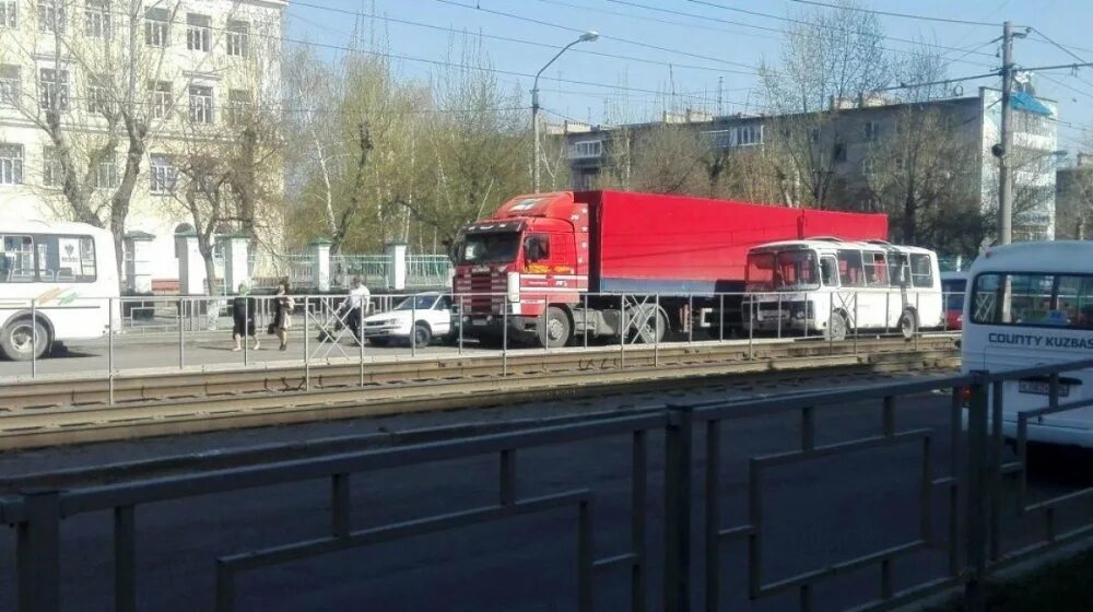 Траффик 22 в барнауле. Красноармейский авария барнаул. барнаул трамвай красноармейский. дтп на красноармейском в барнауле. дтп на пр. красноармейский 104 г. барнаул.