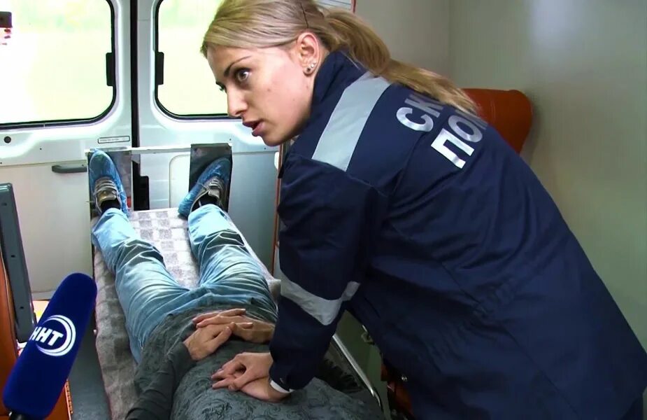 Сериал след лисицын. Молодой мужчина без памяти в больницах. Сериал след лисицын. Смерть после вакцинации. После прививки от коронавируса.