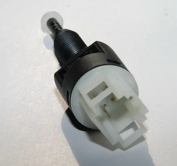 Выключатель педали сцепления. 3720 датчик. Выключатель педали сцепления 2123 (2-конт. Датчик педали сцепления 2123. Выключатель педали тормоза 21214.