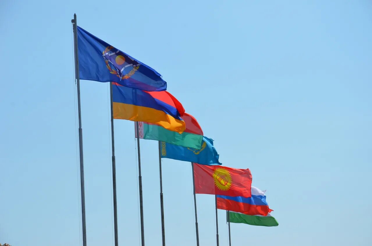Почему перед оон развеваются флаги разных стран. Флаг одкб. флаги стран одкб. снг и одкб. одкб страны 2025 флаг.