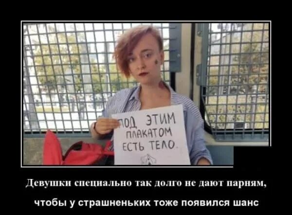 Не даю девушкам. Девушка дайте зажигалку. Смешные цитаты про девушек. Я даю всем без отказа. Насосала на новый айфон.