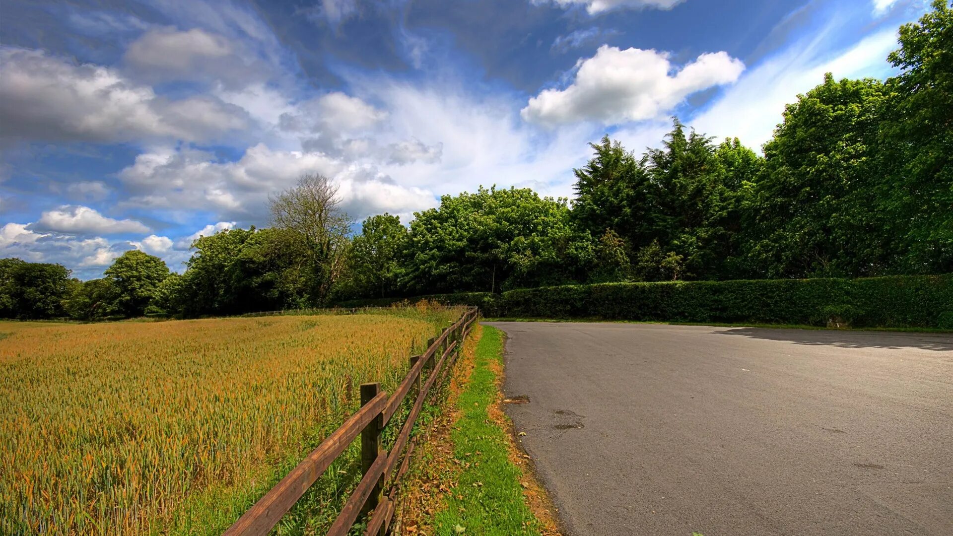 Countryside walks. Сельская дорога в Англии. Дорога в деревне. Проселочная дорога. Красивая дорога в деревне.