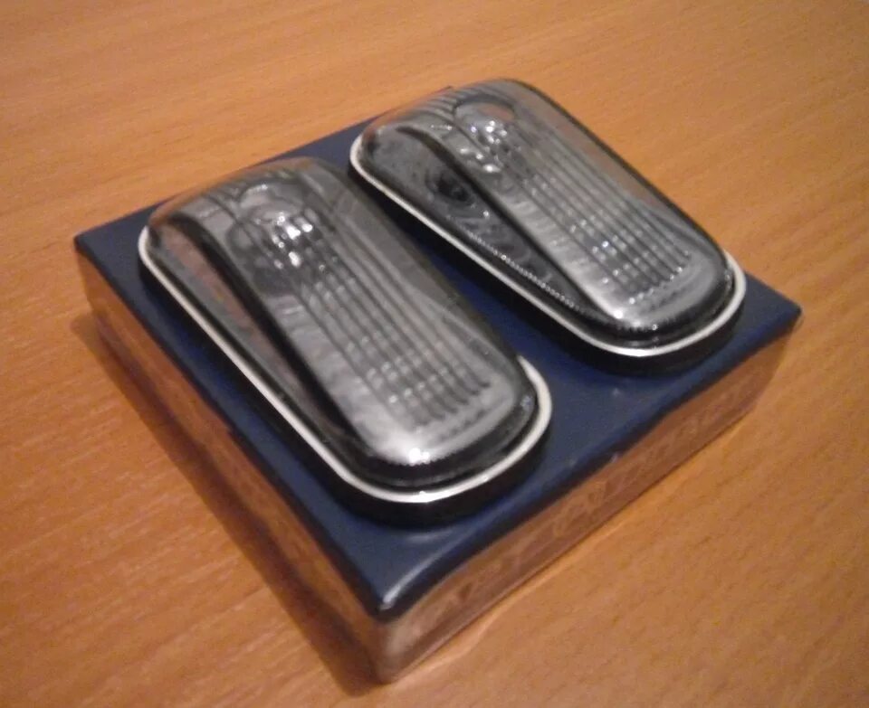 Повторитель поворота ваз 2115 освар желтый. Повторитель поворота ваз 2110 белый. Повторитель поворота ваз 2114. Повторитель поворотника ваз 2114. Повторители поворотников ваз 2114.