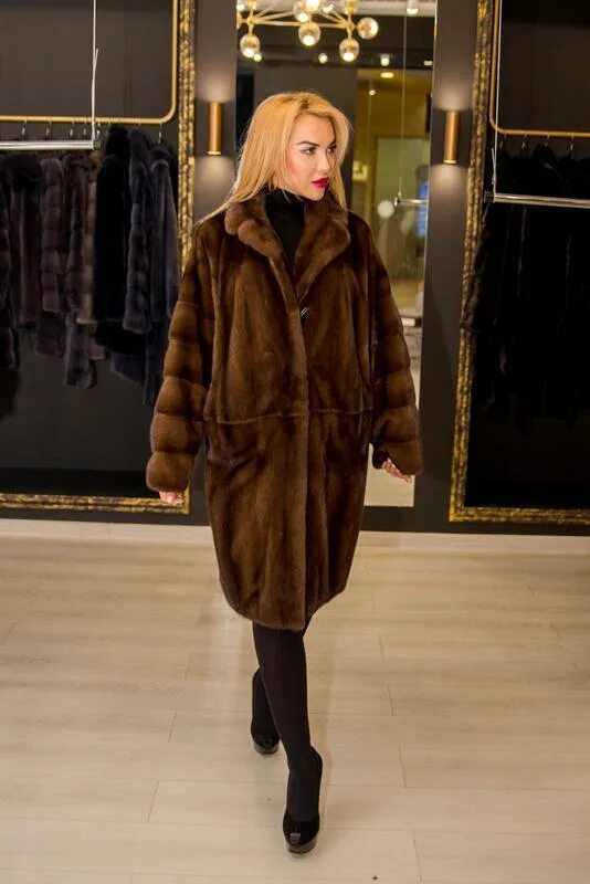 Шубы saga furs 2019. Шуба норковая. Норковое пальто. Норковая шуба 2024 год. Шубы норковые 2024-2025.
