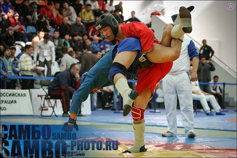 Азер чемпион по самбо в азербайджане. Дмитриев самбо тула. Павлов самбо можайск. Самбо фото людей. Форма самбо красная для детей 10 лет.