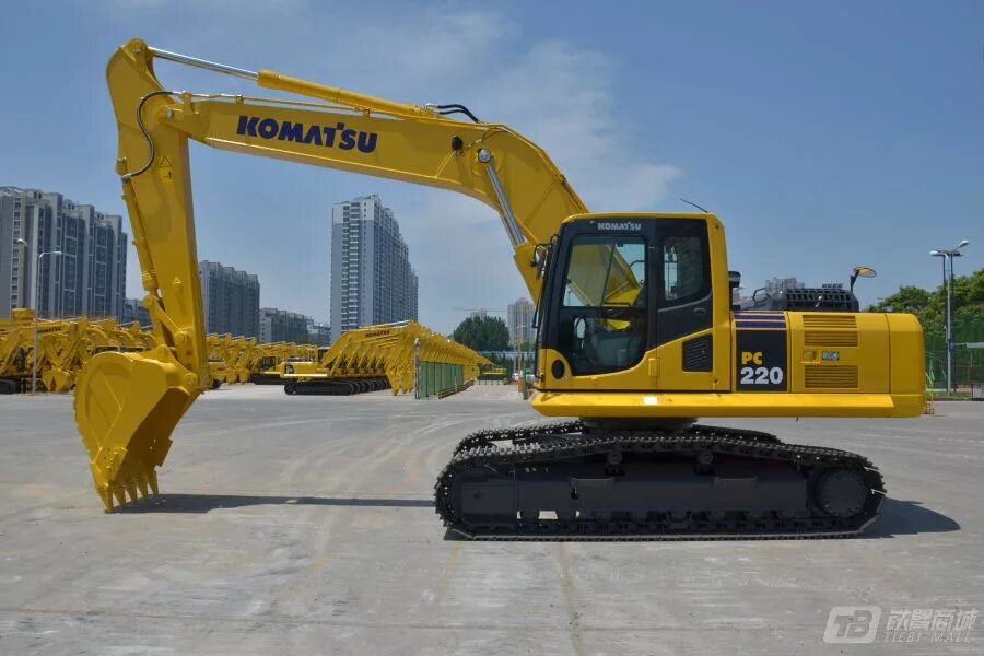 Экскаваторы комацу характеристики. Komatsu pc220-8. Komatsu pc220lc-8m0. Гусеничный экскаватор Komatsu 220. Экскаватор Комацу 300.