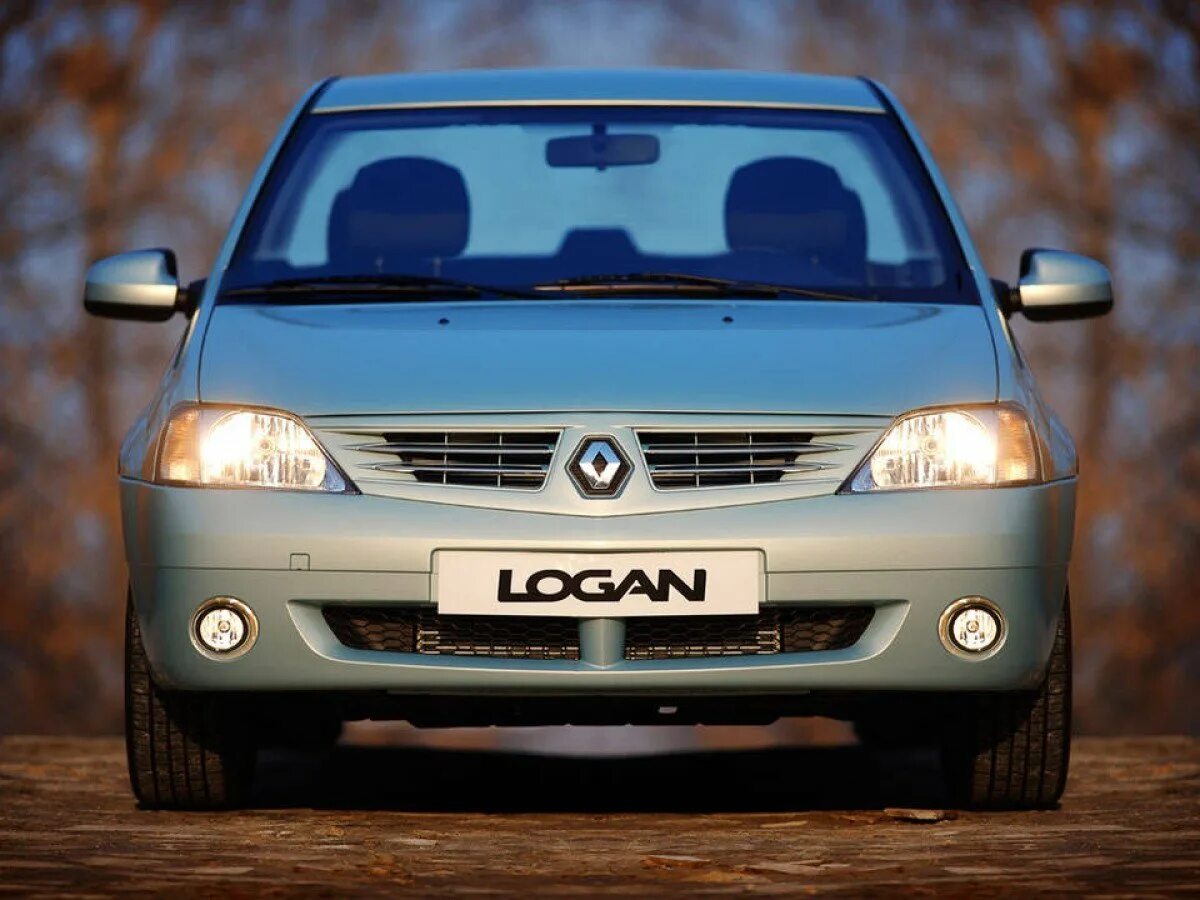 Renault Logan 1 поколения. Рено Логан 1 поколение. Renault Logan 2004. Рено Логан 2004.