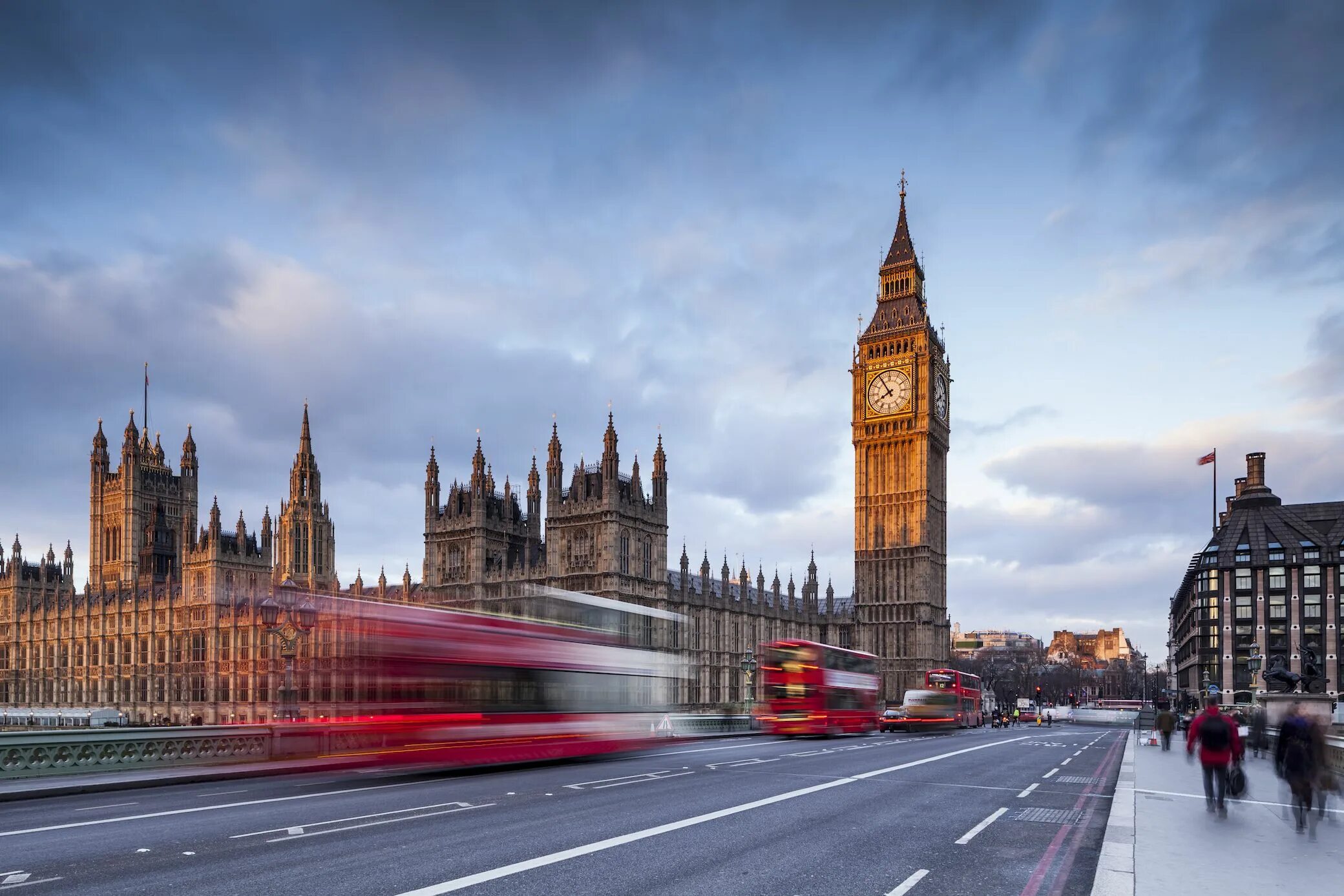 4. We am in london. Bm london view. Колесо обозрения в лондоне. Управление лондоном.