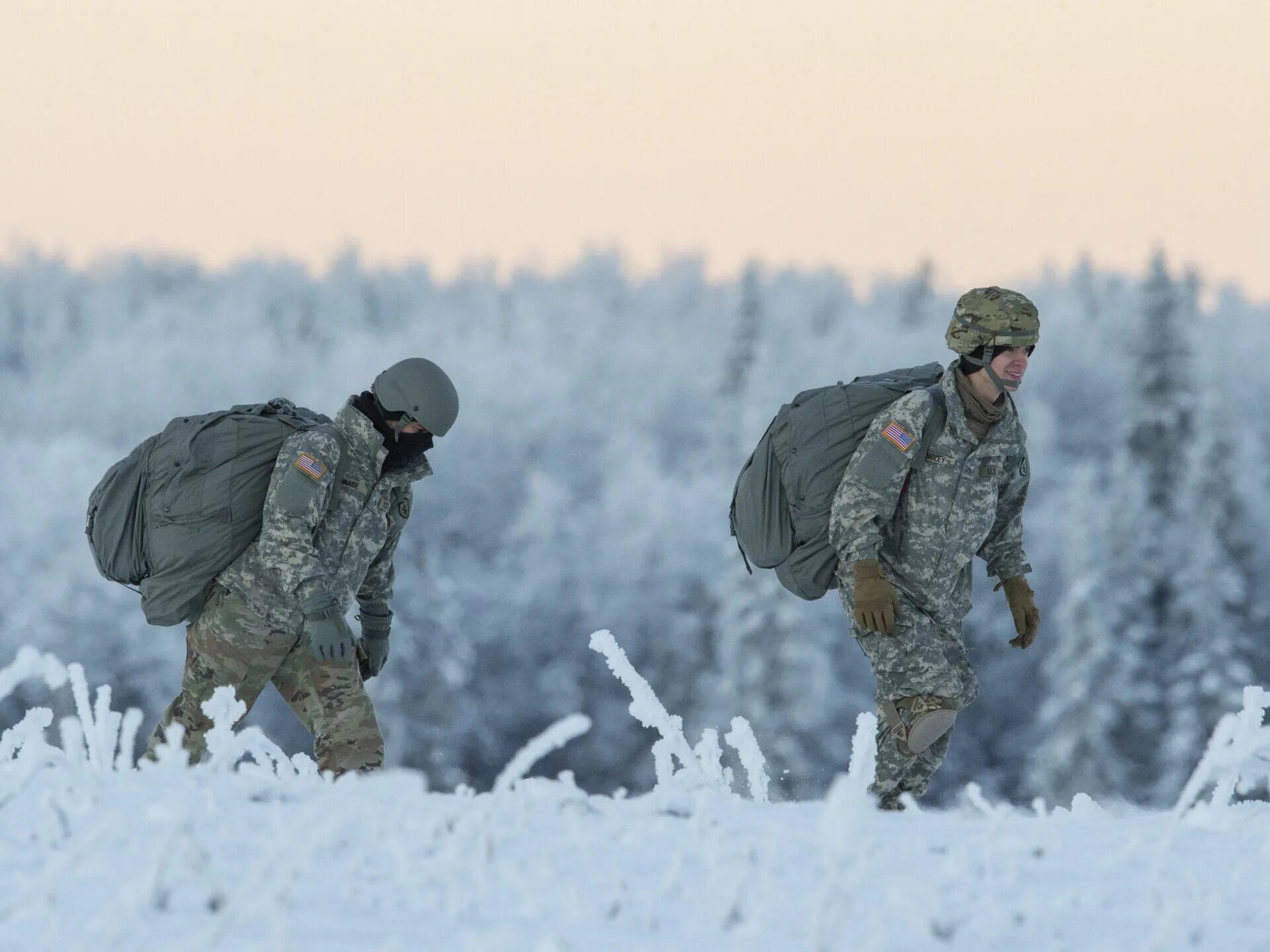 Боевые действия нато. Учения НАТО 2022. Военные учения зимой. Американские учения в Арктике. Армия России учения зимой.