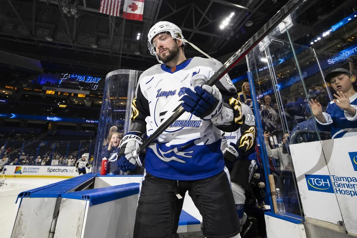 Тампа лос. Кучеров 2023. Бен бишоп. Патрик лайне хоккеист. Tampa bay lightning - los angeles kings.