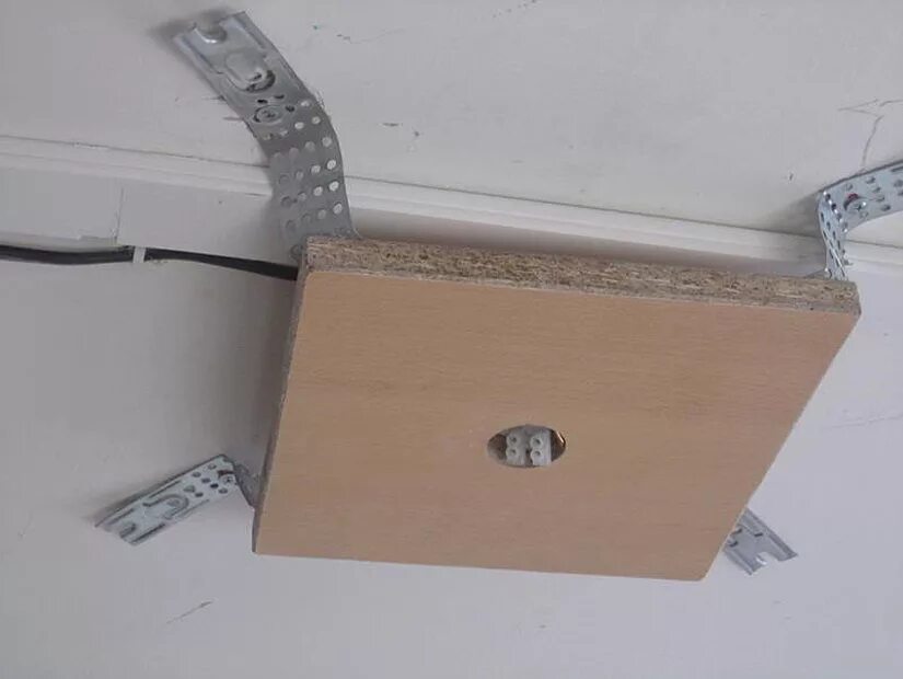 Закладные под светильники для натяжных потолков. Закладные под натяжной потолок. Закладная под софит. Закладная под фонарь для натяжные потолки. Закладные под светильники marled.