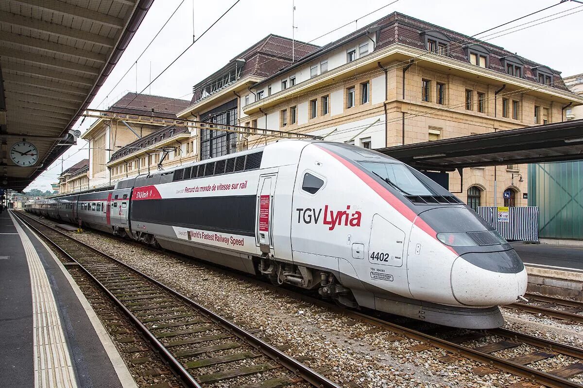 Поезд ТЖВ Франция скоростной. Скоростной поезд TGV Франция. Французские скоростные поезда TGV. Поезд TGV Франция.