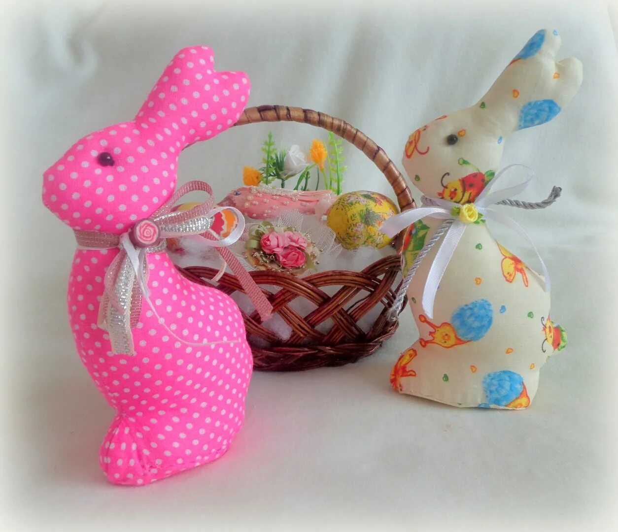 Пасхаотеый щайчик ищ ткани. Поделки на пасху. Пасхальная курочка тильда. Поделки на пасху. Подарок к пасхе.