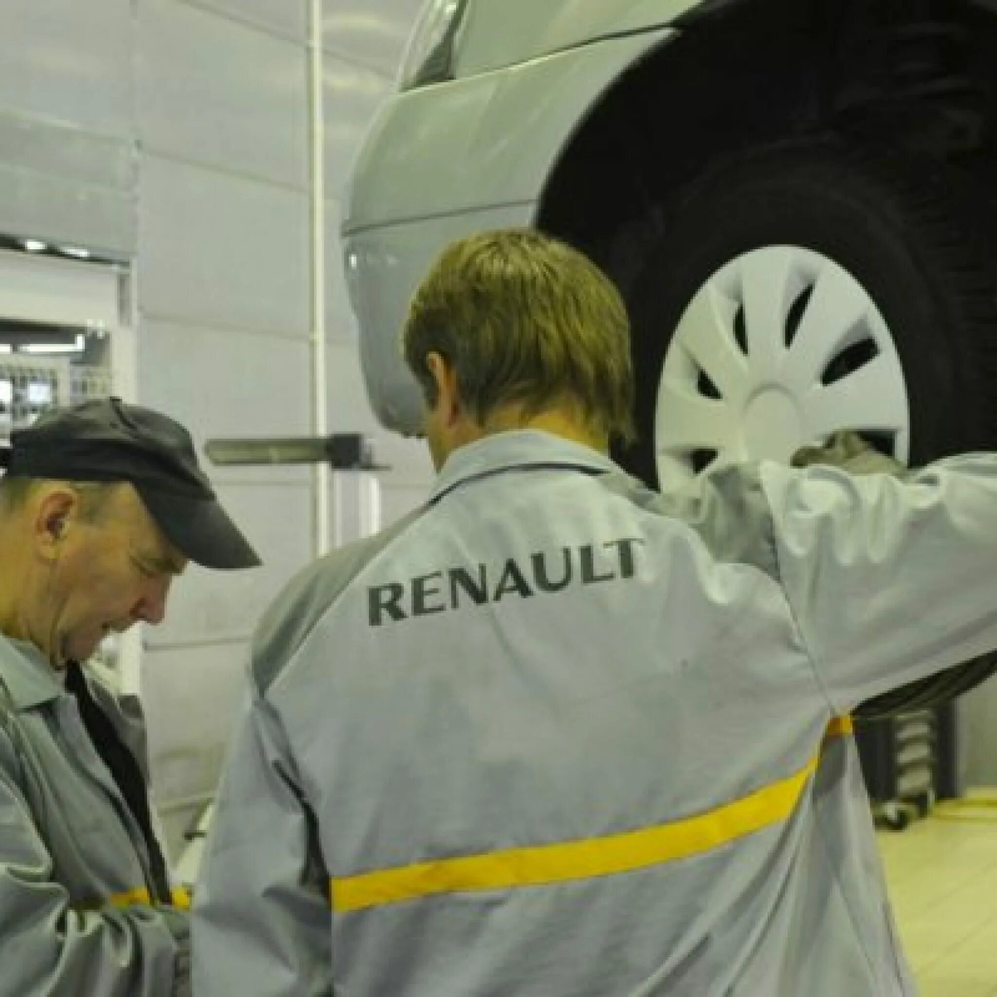 Сервис renault. Renault service. Renault car service. Техобслуживание Рено. СТО Рено.