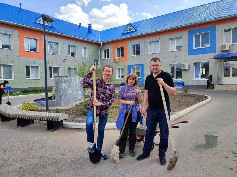 Валеева фарида вадутовна эндокринолог. Благоустройство улицы. Гузаль валеева врач. Мама с ребенком в больнице. Субботник 2023.