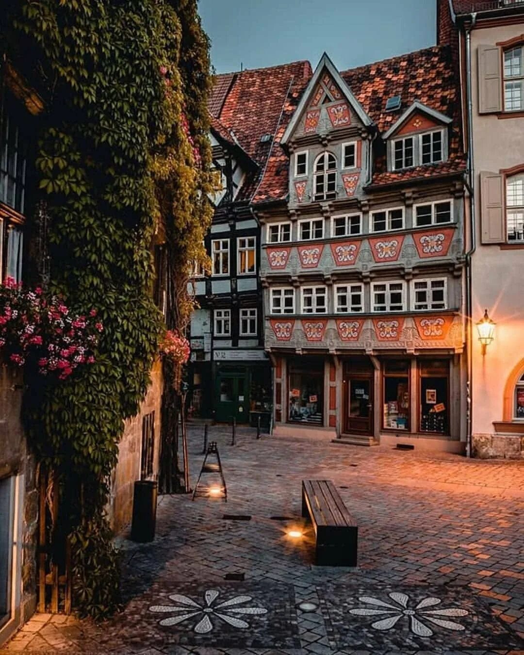 Самые красивые старые города. Кведлинбург Германия. Кведлинбург Рождество. Молькинг город в Германии. Кведлинбург город в Германии.
