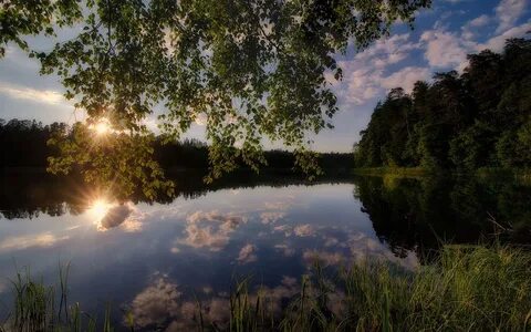 За рекой за лесом солнышко садится слушать
