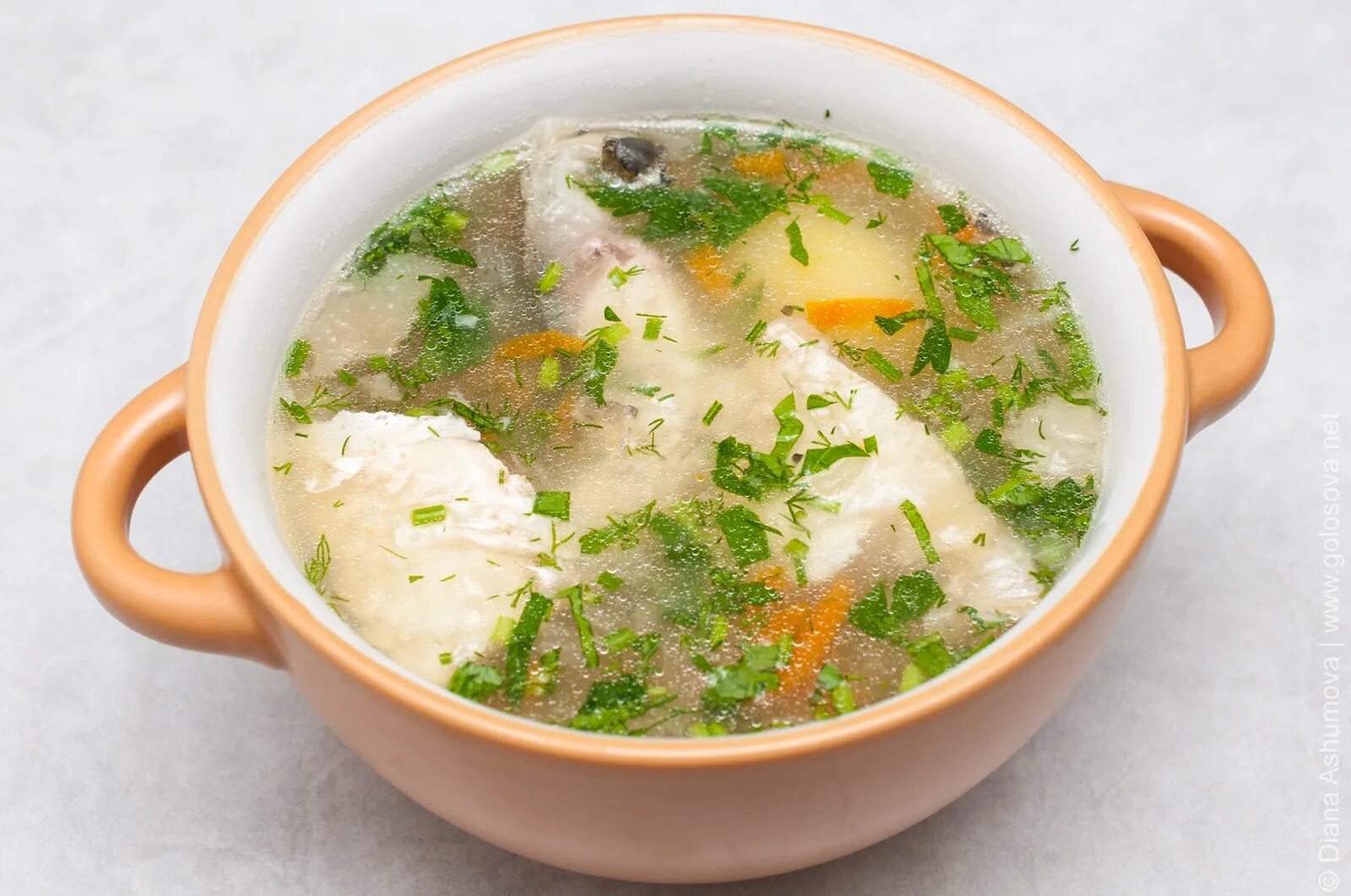 Уха рецепт быстро и вкусно. Сайровый суп. уха. уха рыбная. суп уха.