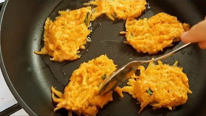 Тыква быстро и вкусно на сковороде. Жареная тыква на сковороде. тыква печеная на сковороде. жареная тыква на сковороде с чесноком. жареная тыква с чесноком.