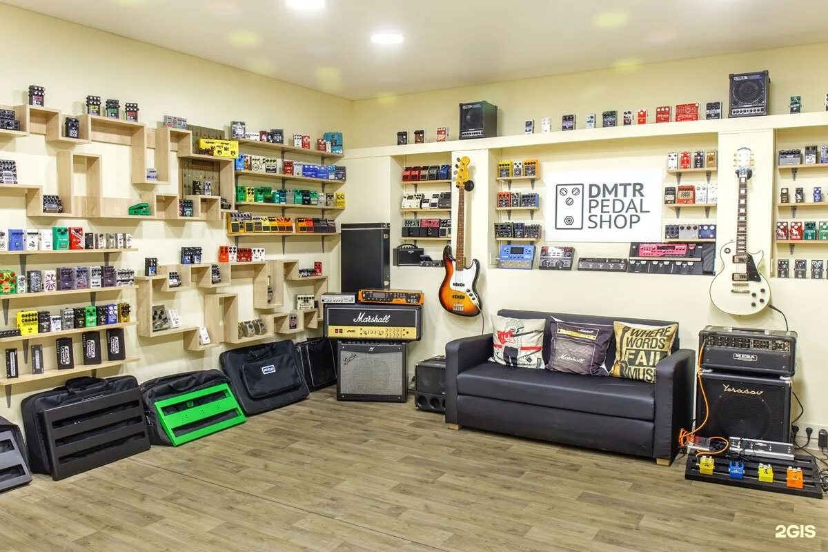 магазин музыкальных инструментов. музыкальные инструменты музыкальный магазин. музыкальный магазин. магазин музыкальных инструментов. музыкальное оборудование фирмы.