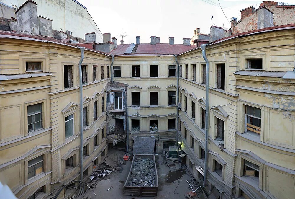 Поврежденный дом в санкт петербурге. Дом Штакеншнейдера в Санкт-Петербурге на миллионной улице, 10. Дом Штакеншнейдера на миллионной 10. Дом Штакеншнейдера в Петербурге на миллионной. Дом архитектора а. и. Штакеншнейдера на миллионной улице..