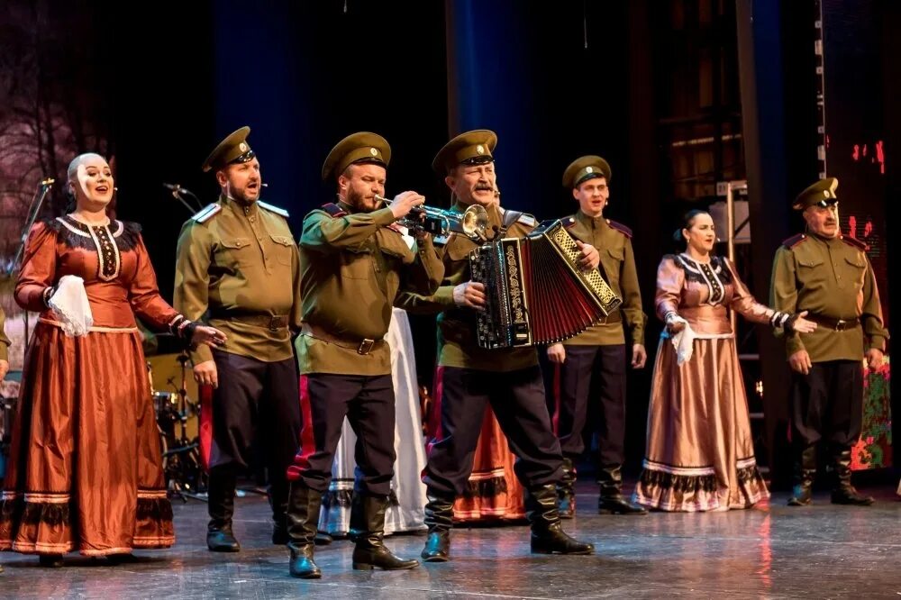 Донские казаки ансамбль им квасова. Ансамбль анатолия квасова. Ростов казаки песни. Казачья станица ростов-на-дону. Ростов казаки песни.