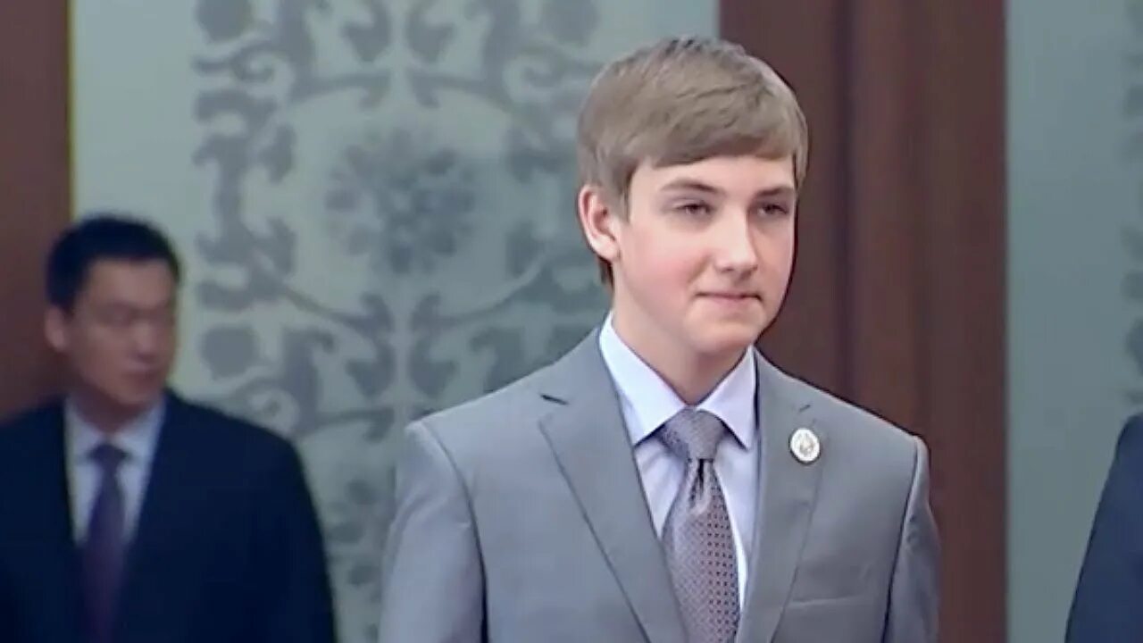 Сколько лет лукашенко младшему. Коля лукашенко.