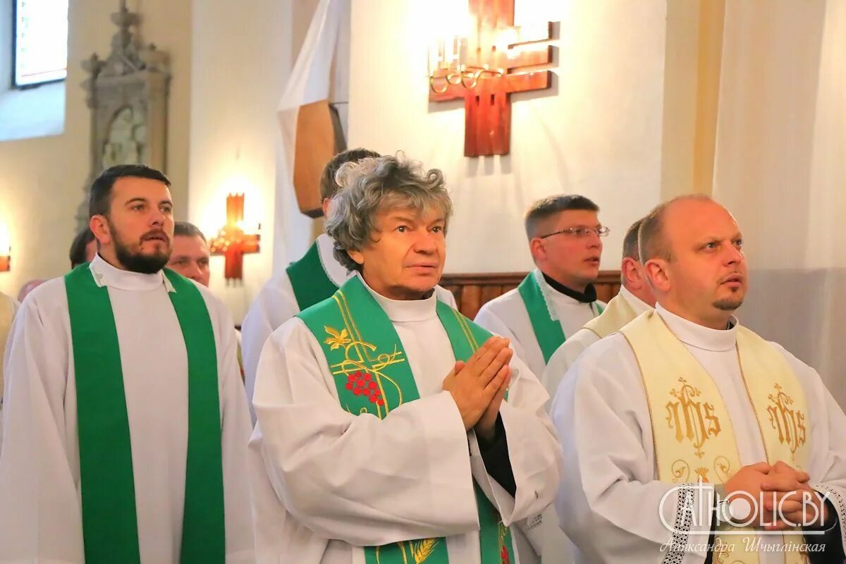 Католик бай прямая трансляция. Catholic's archbishops uniform. Пастырская месса. Католик бай прямая трансляция. Католик бай прямая трансляция.