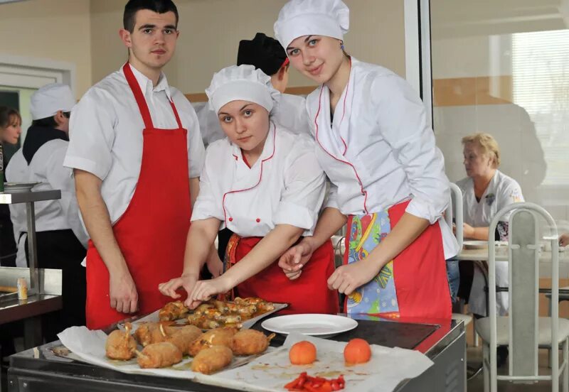 Колледж повар. Колледж поваров. Повар в школьной столовой. Техникум повар. Кулинарные пробы