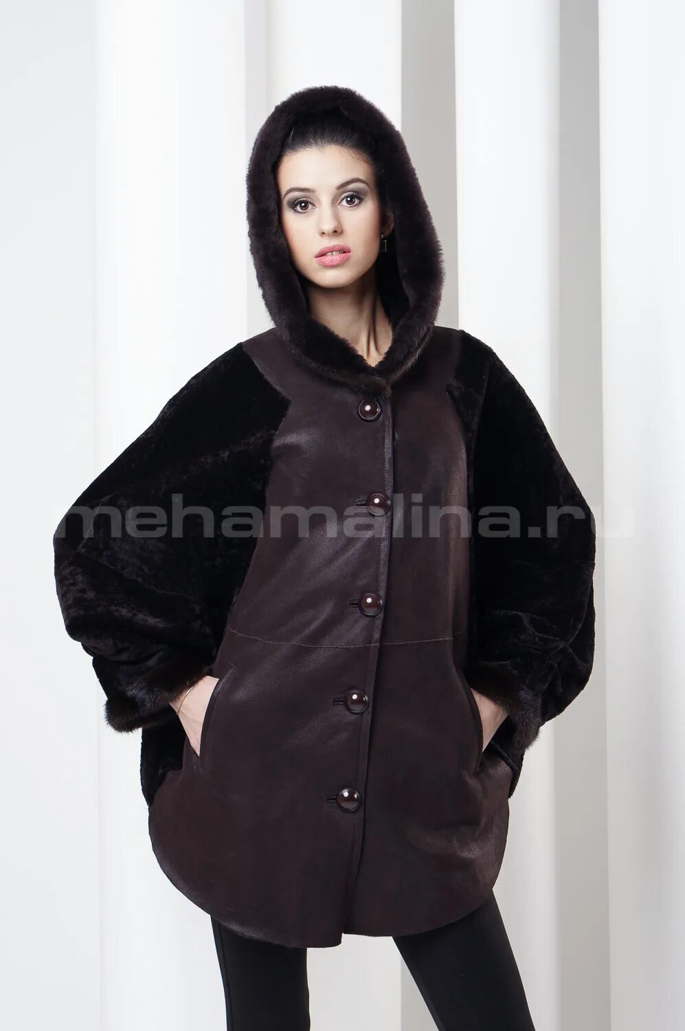 Тонкие дубленки женские больших. Дубленки женские короткие для полных. Дубленка с вязаными элементами. Короткие дубленки для полных женщин. Дубленка с рукавом летучая мышь.