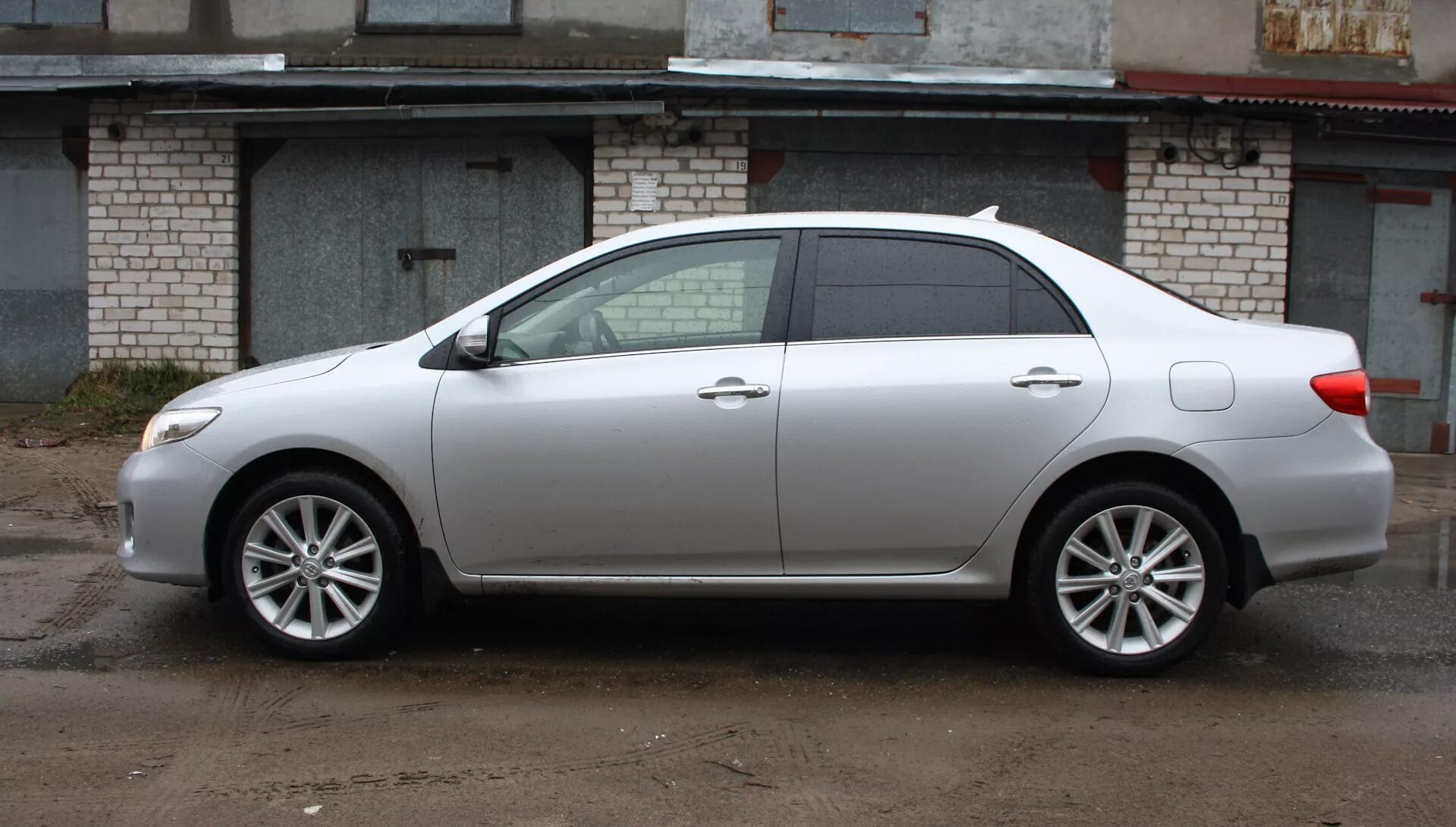 Летние колеса на месте! - Toyota Corolla (140/150), 1,4 л, 2008 года колёсные ди