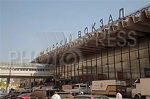 У курского вокзала молодой