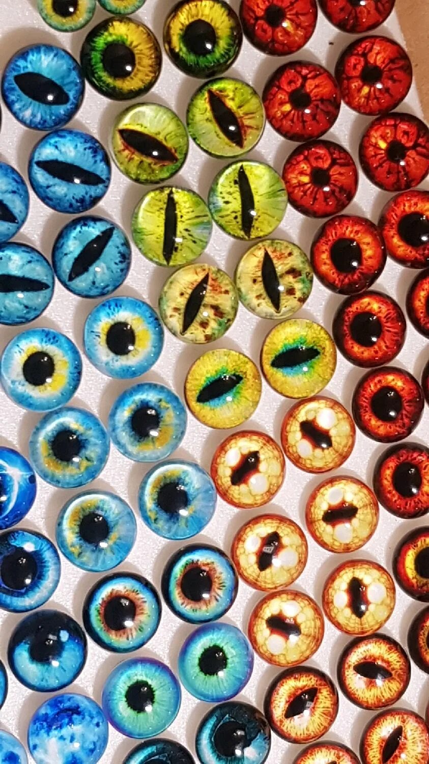живые глазки для игрушек. декоративный глаз. кошачьи глазки для игрушек. декоративный глаз. пластиковые глаза для игрушек.