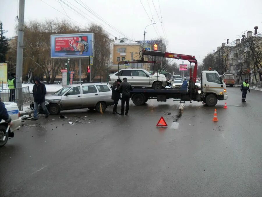 Что произошло в орле сегодня ночью. ДТП на улице Герцена 6 в Орле.