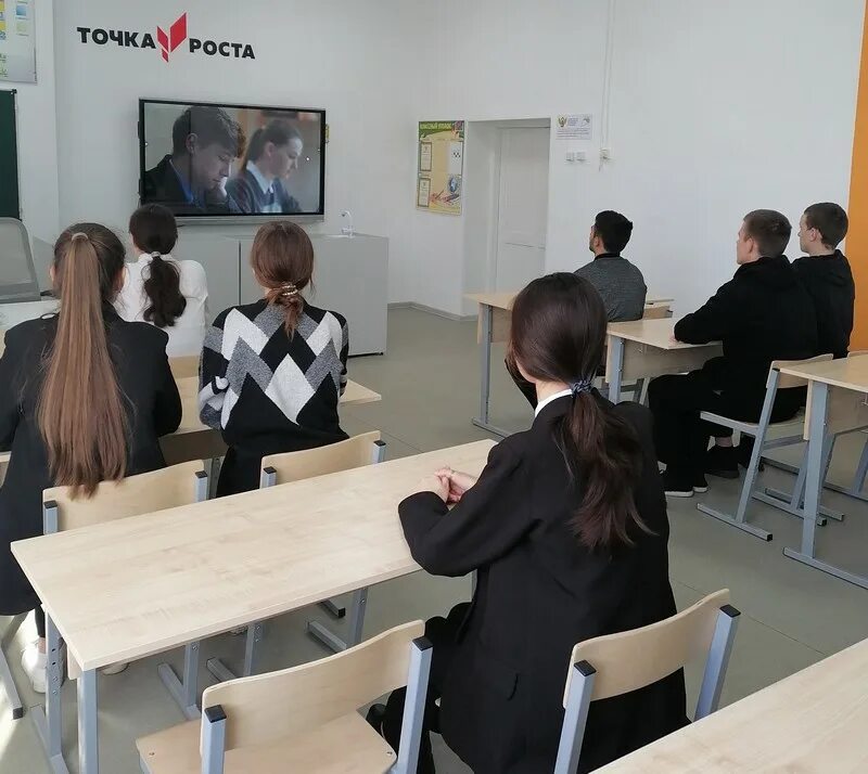 Киноуроки школьные ботаны. Школьные ботаны киноурок. школа фото. фото класса в школе.