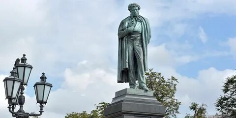 Где стоит памятник пушкину