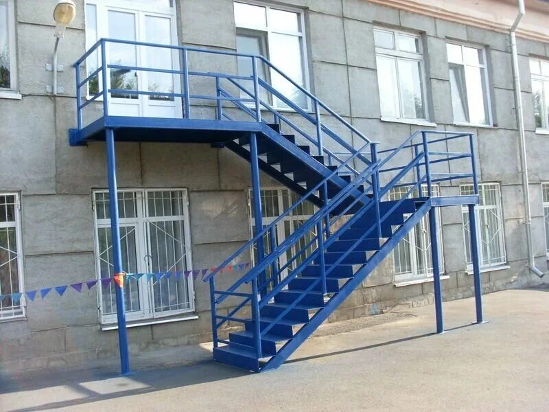 Прямая металлическая лестница на заказ в Калининграде Exterior stairs, Outdoor s