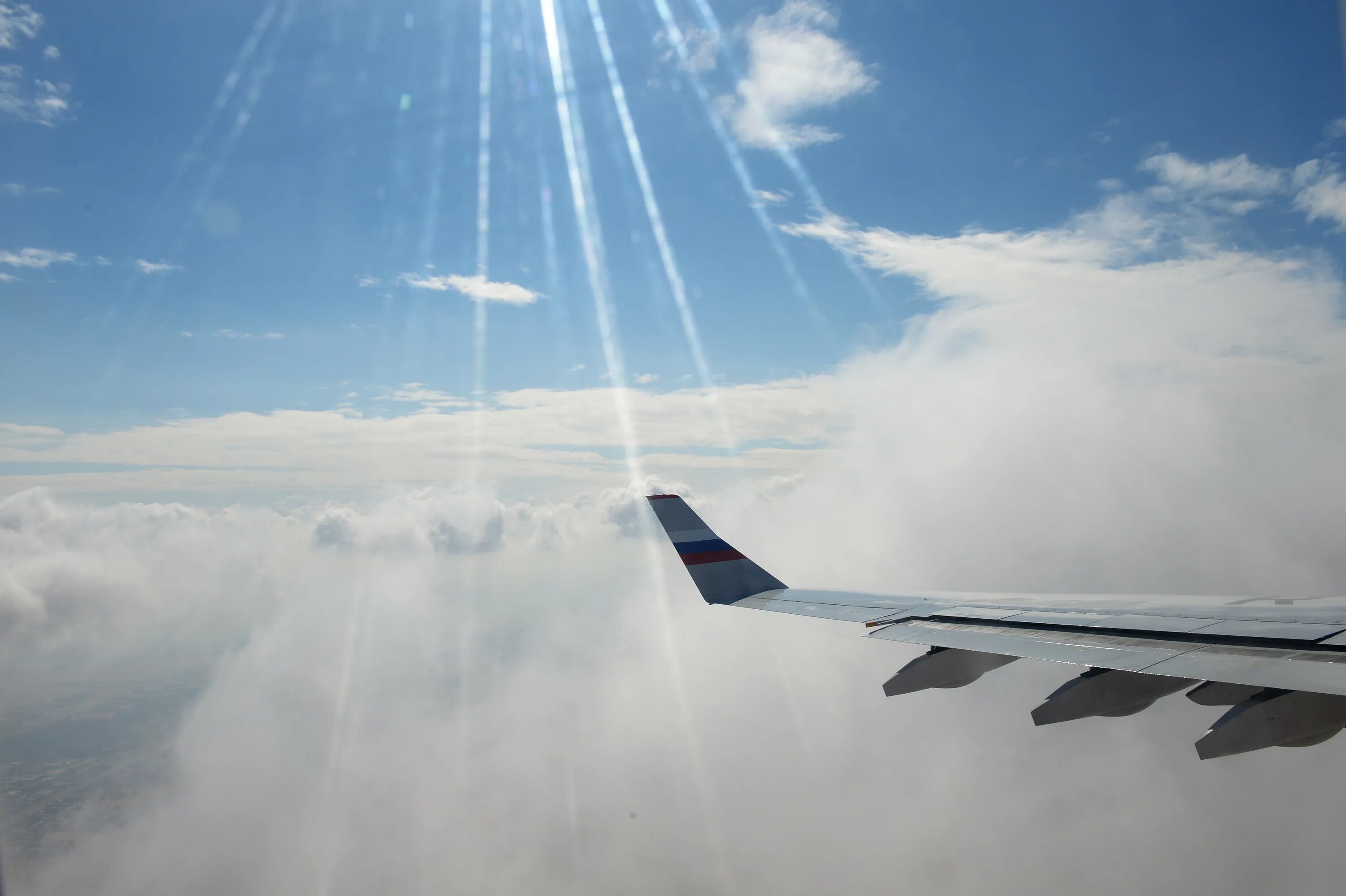 Рос полет. Самолет красноярск в небе. самолёт летит в россию.