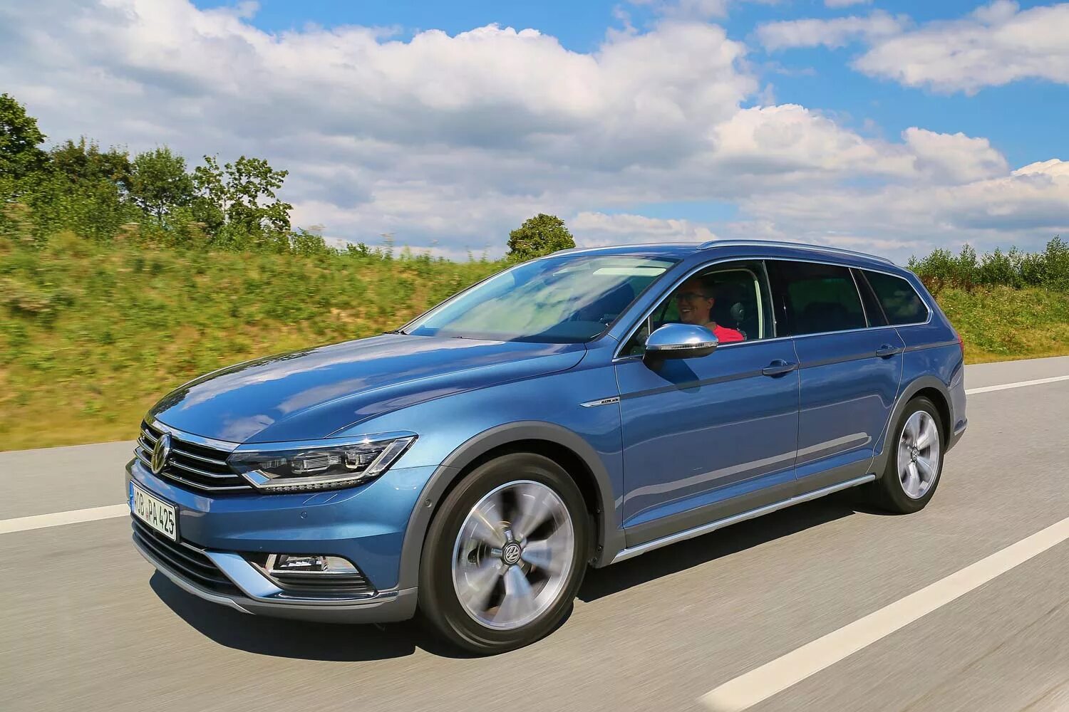 Volkswagen alltrack b8. VW Passat Alltrack. Passat b8 Alltrack. Пассат в8 Alltrack. Фольксваген Пассат б8 АЛТТРАК.